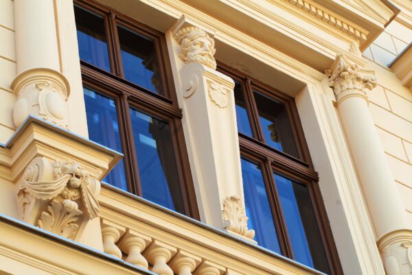 building-2750904_1920